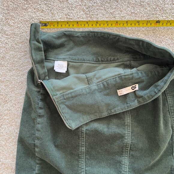 Green Corduroy Mini Skirt with Side Slit and Zipper - Picture 2 of 4